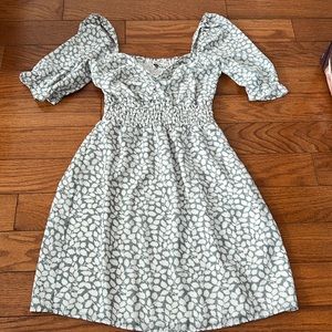 Beautiful puffy sleeve short dress